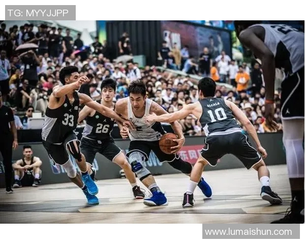 湖人队与爵士队激战正酣球迷期待精彩对决与赛季新动态 湖人队与爵士队激战正酣球迷期待精彩对决与赛季新动态