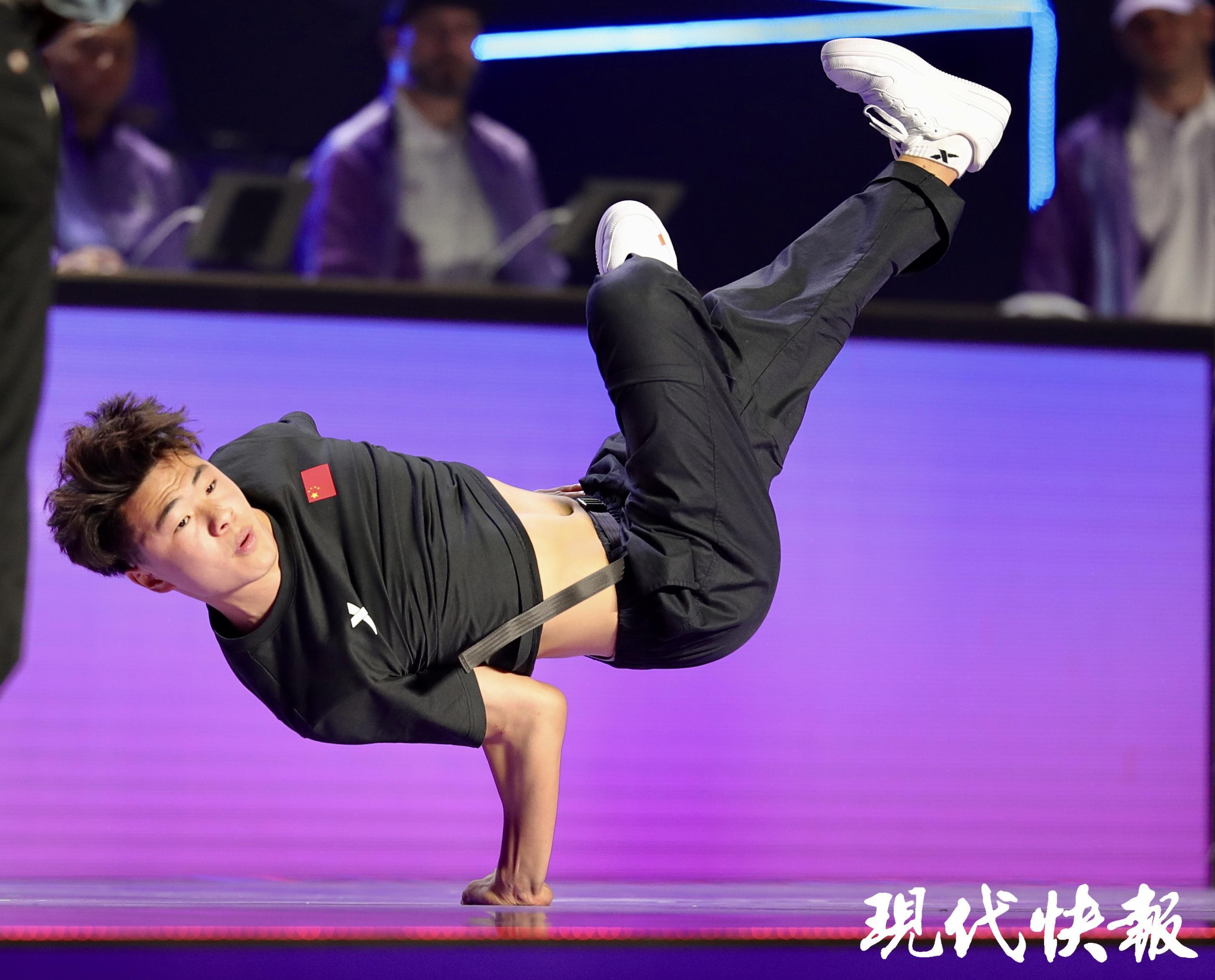 文脉华章｜艾尚体育app奥运刮起“潮玩”风体育文化的年轻态表达(图5)